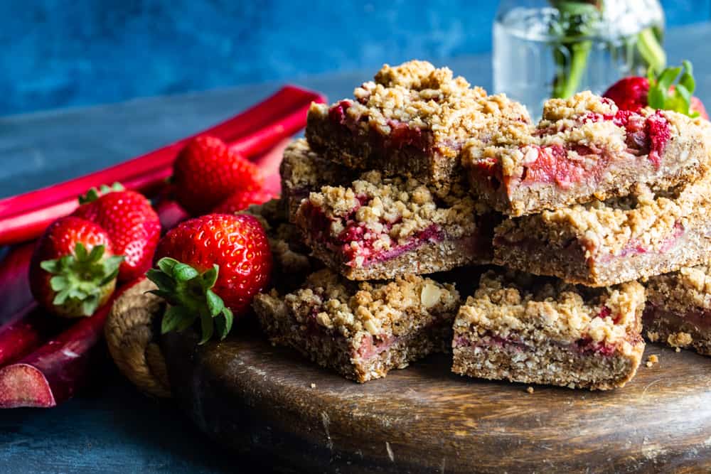 rhubarb and strawberry oat bar squares