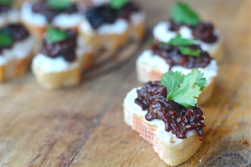 Delicious Bacon Jam Crostinis