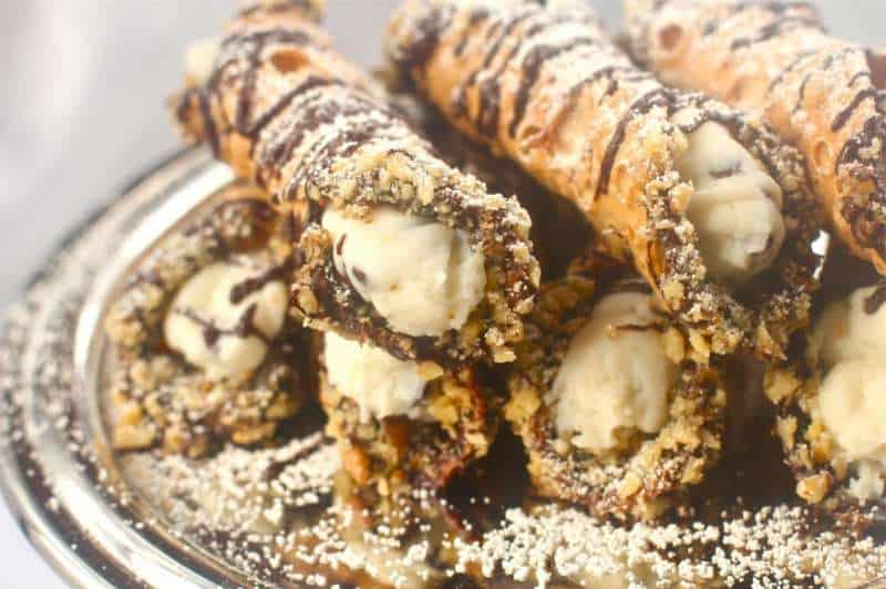 Cannolis With Chocolate Drizzle