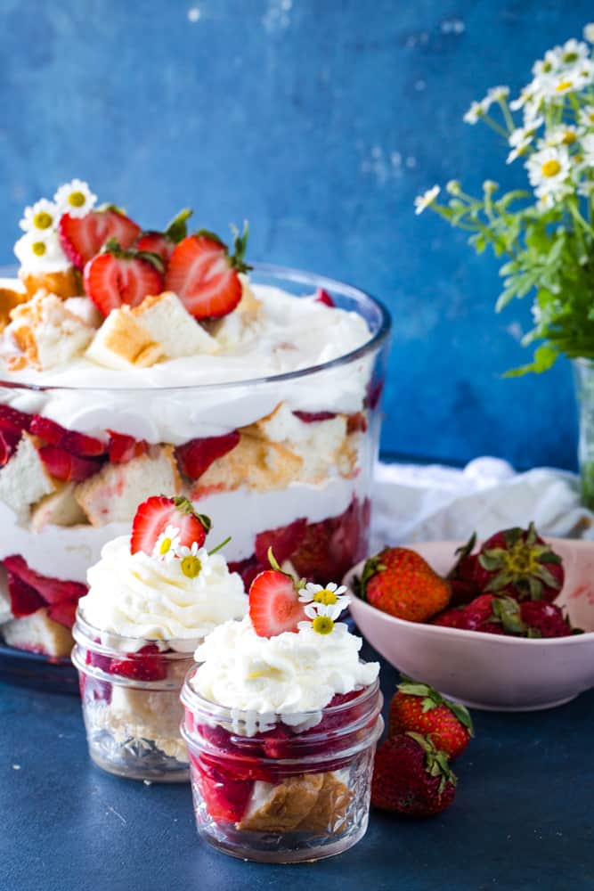 angel food cake strawberry shortcakes in a jar