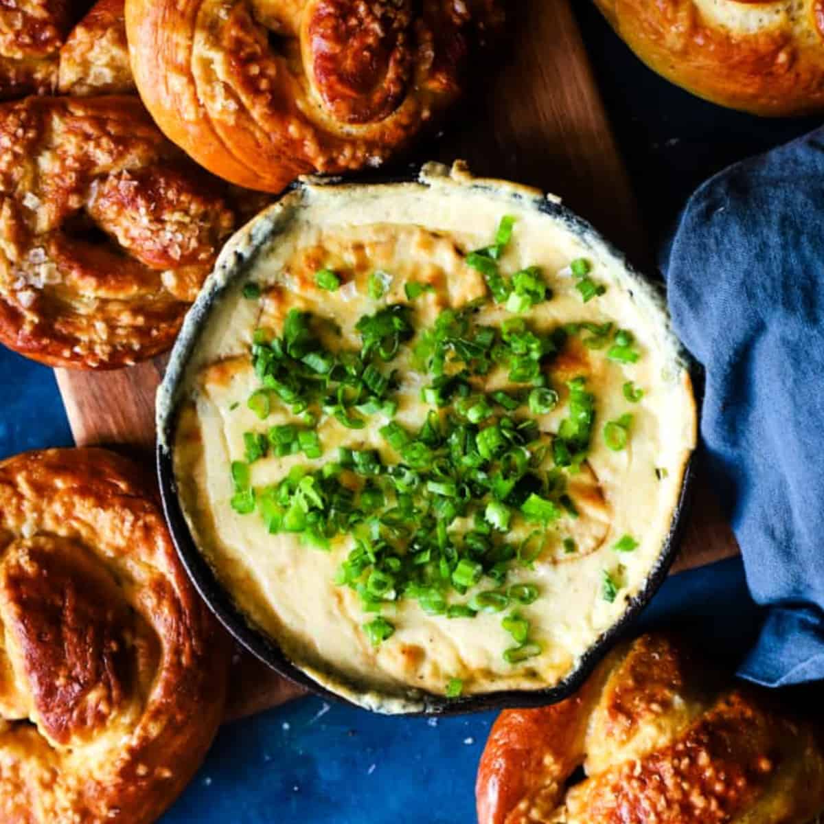 https://theseasidebaker.com/wp-content/uploads/2014/10/homemade-pretzels-with-beer-cheese-dip.jpg