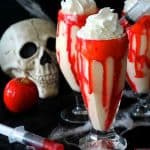 vampire apple pie milkshakes are like red candy apples meet apple pie a la mode! #smoothie #pie #halloween #spooky #halloweenfood #halloweentreats