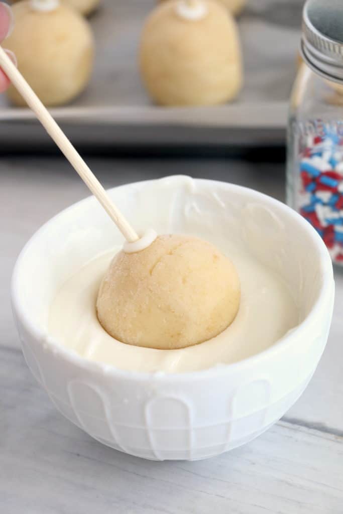 how to dip cake pops