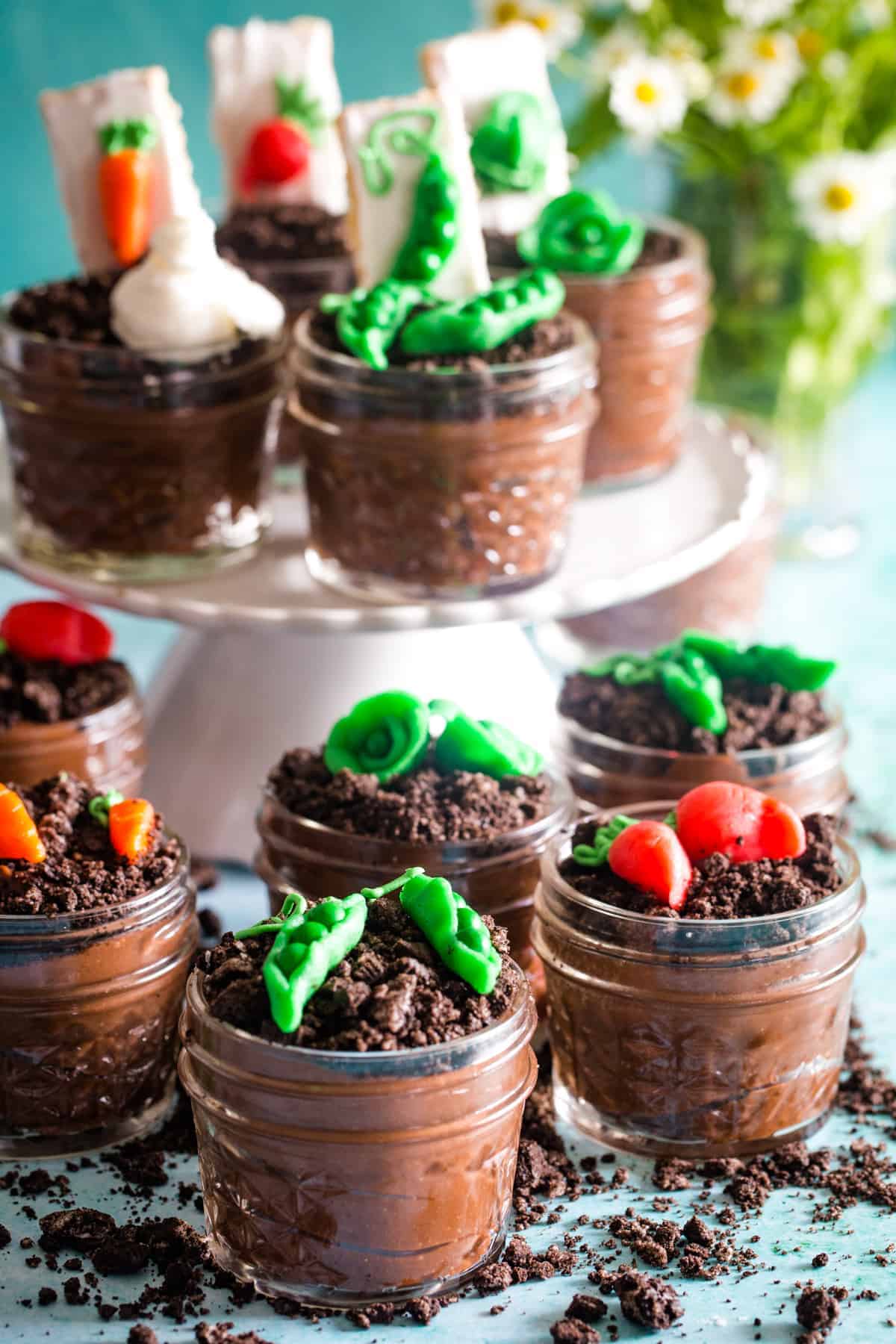 Halloween Dirt Cake Recipe with Gummy Worms - bits and bites
