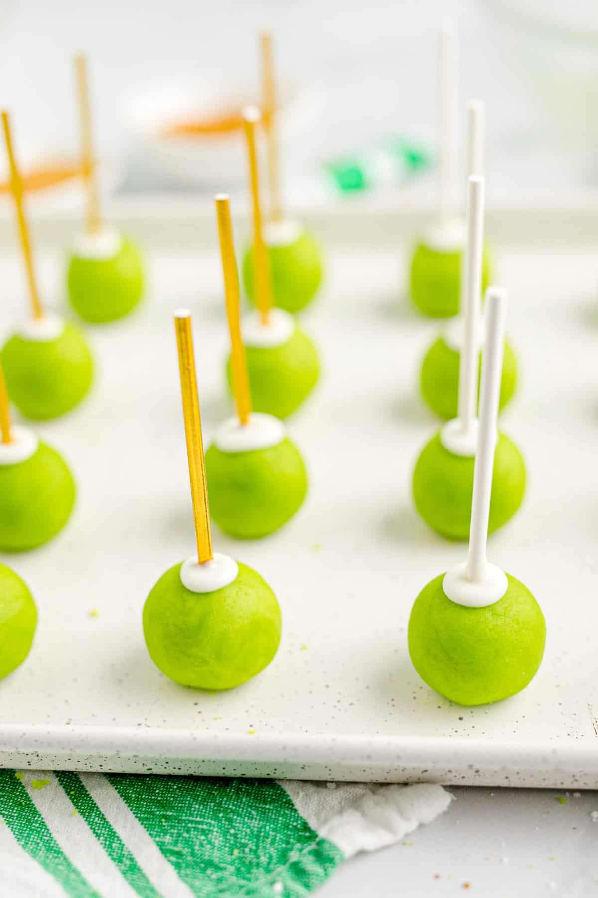 Green Cake Pops - The Seaside Baker