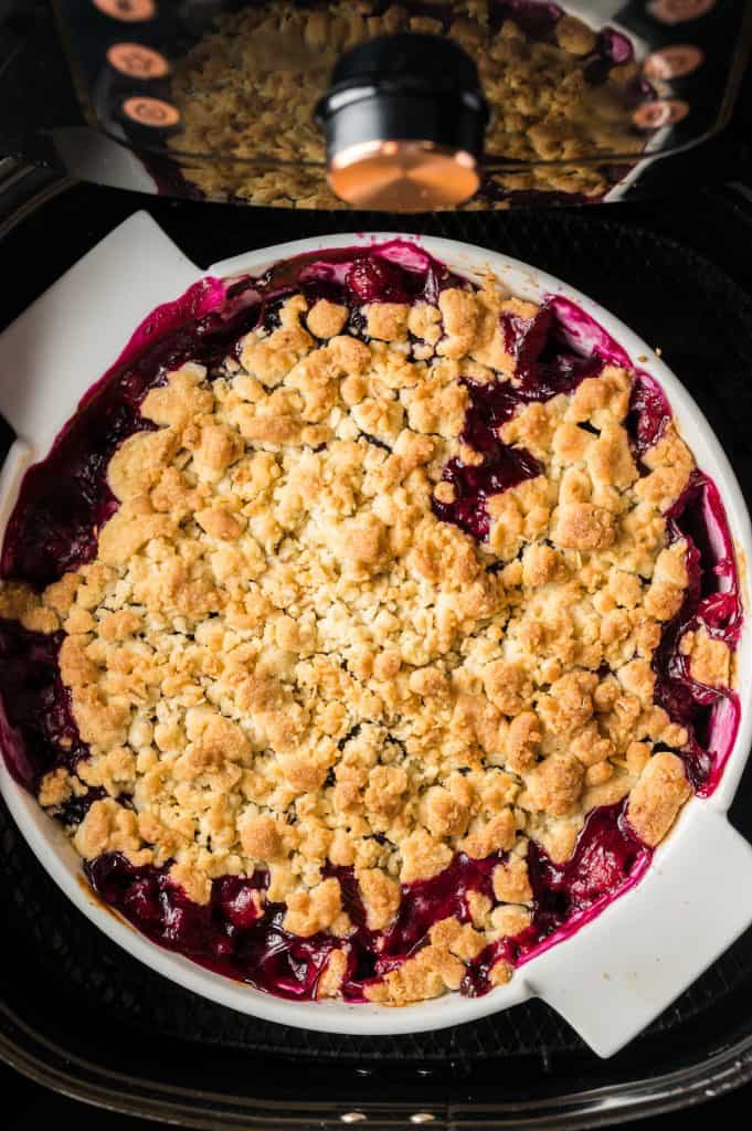 cooked blueberry crumble in air fryer