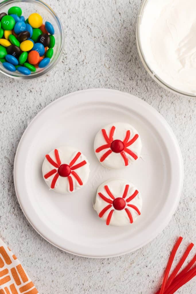 white plate of spider dipped Oreos