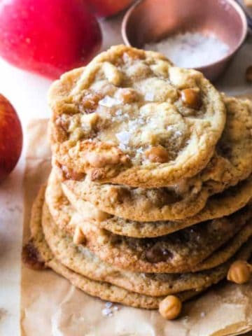caramel apple pie cookies square feature image.